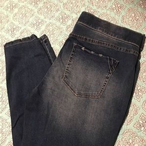 Apt. 9  Skinny jeans pull on elastic waist